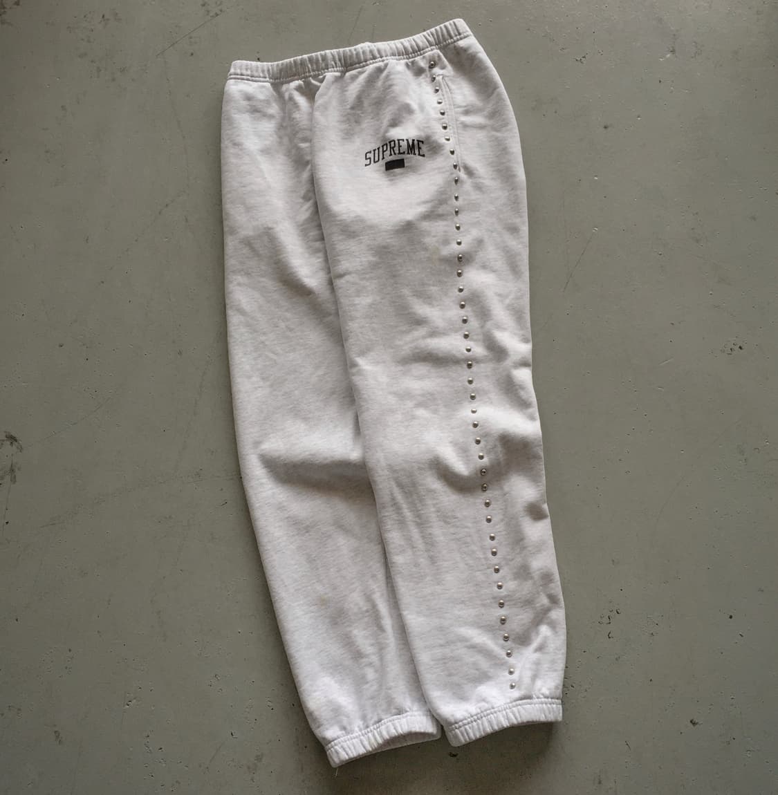 2018FW  Supreme Studded Sweat Pants 상품이미지1