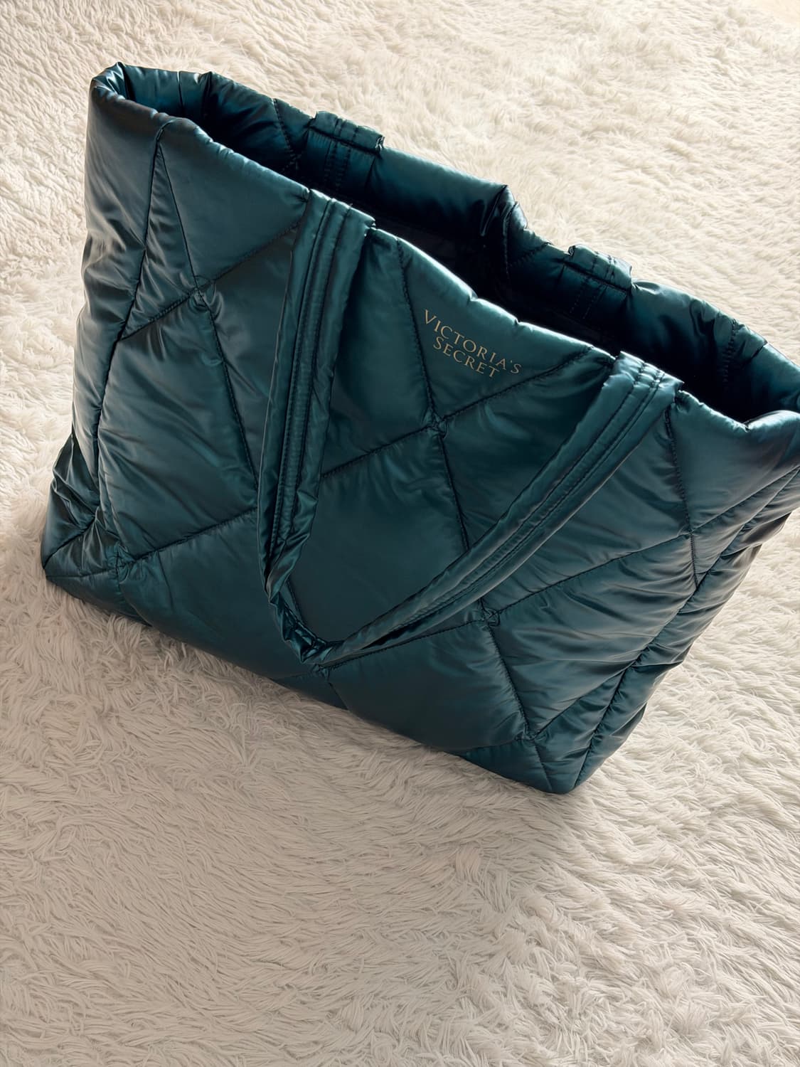 빅토리아 시크릿 퀼팅 패딩 토트백 에메랄드 상품이미지3