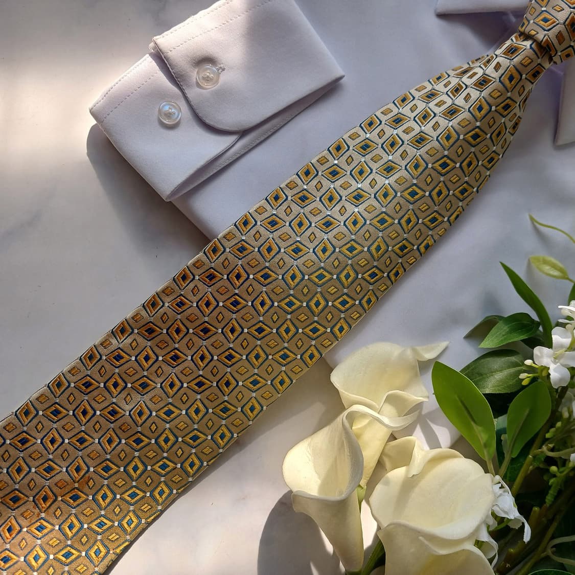 아쿠아스큐텀 실크 골드 패턴 넥타이 9.2cm B등급 E779
 상품이미지6