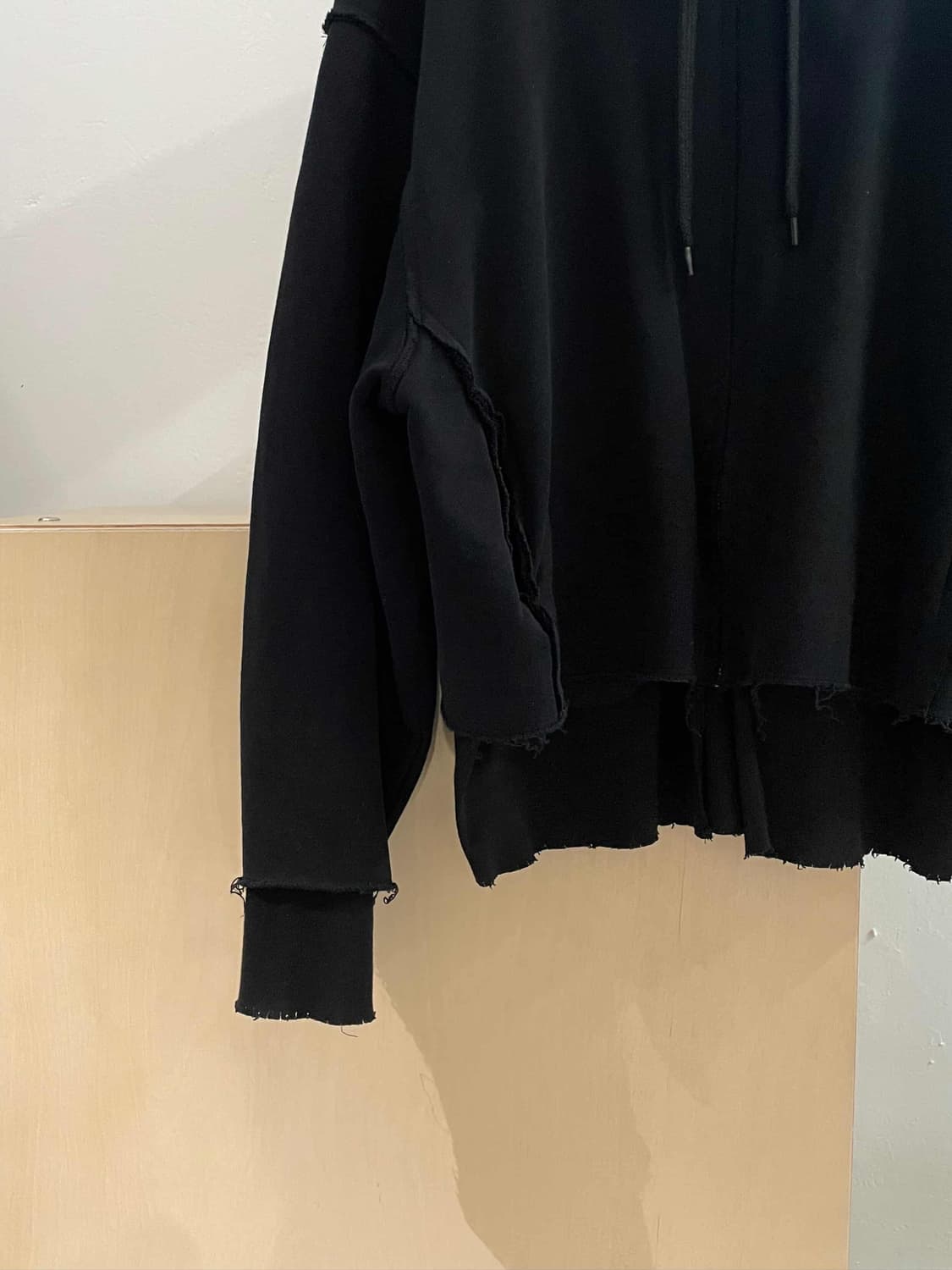 PERVERZE damage hood zipup 퍼버즈 데미지 후드집업 상품이미지3