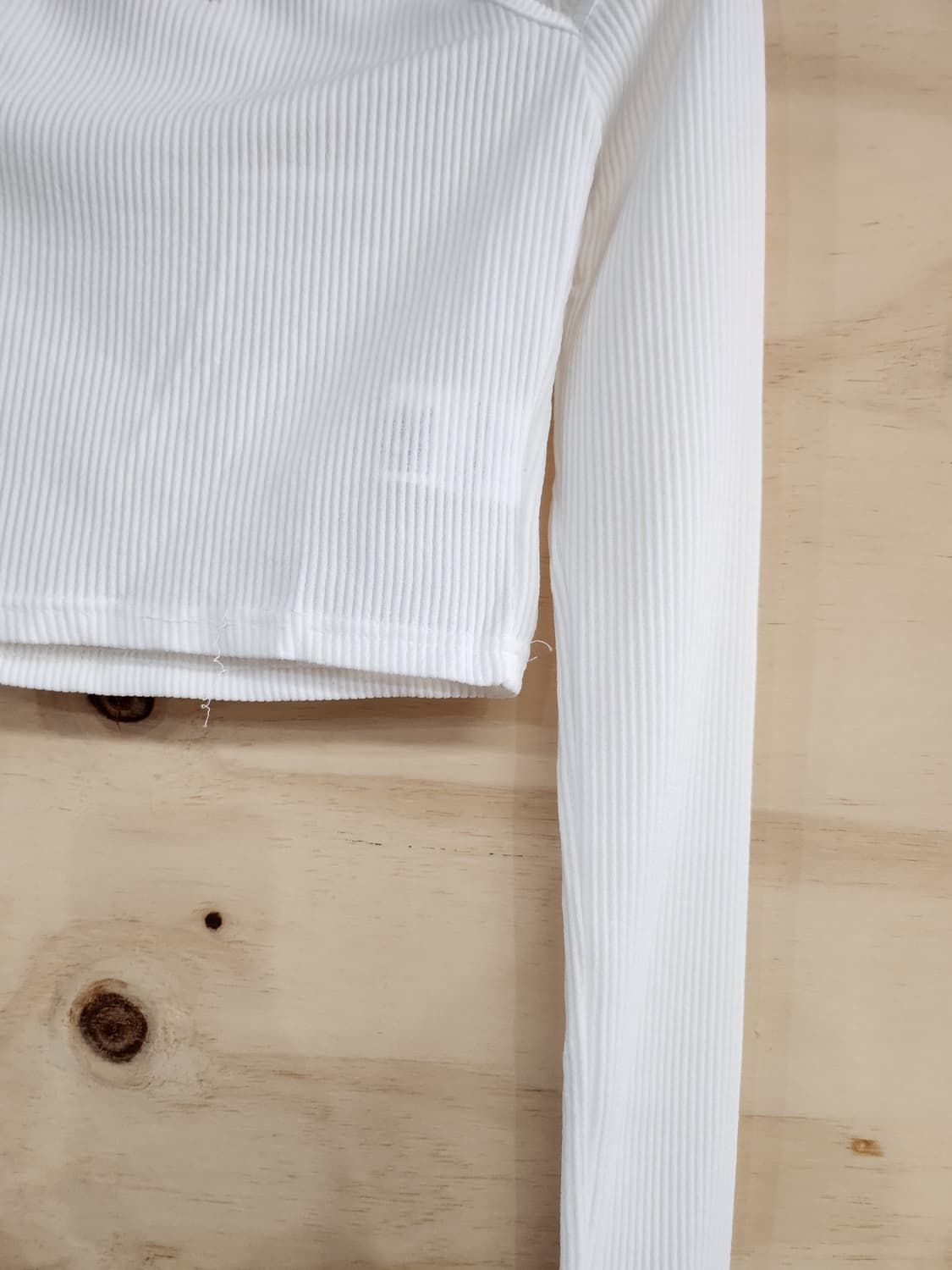 1155) 여성 어깨트임 크롭 긴팔티 상품이미지3