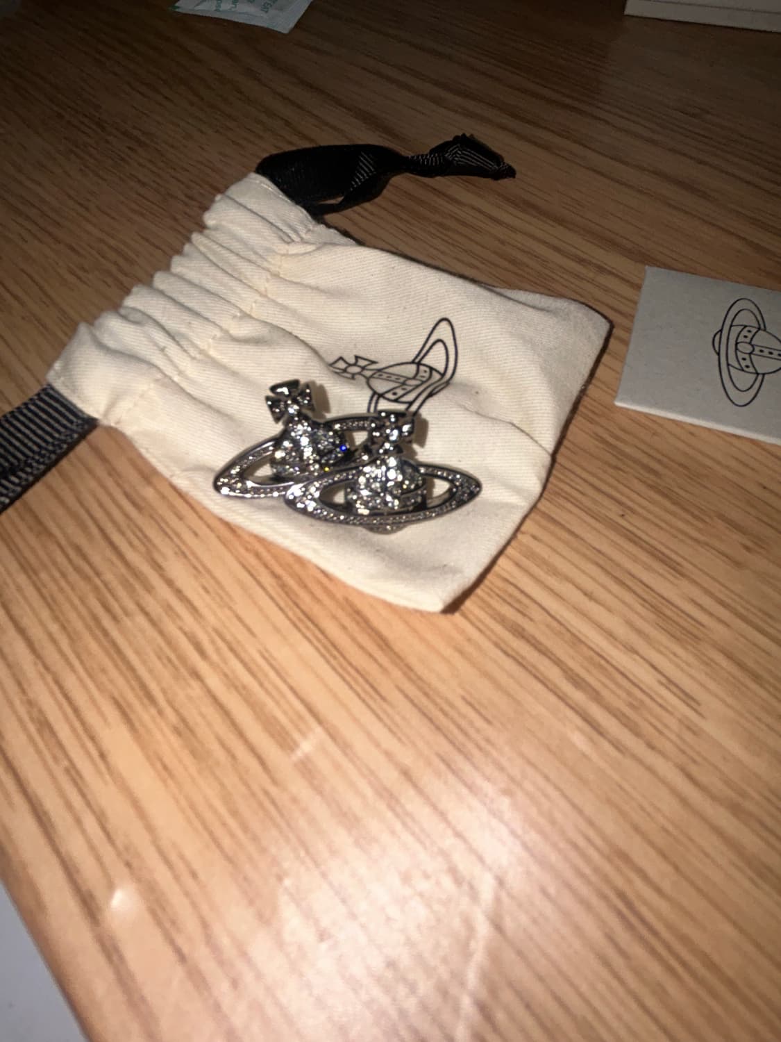 비비안웨스트우드 미니 바스 릴리프 귀걸이 상품이미지1