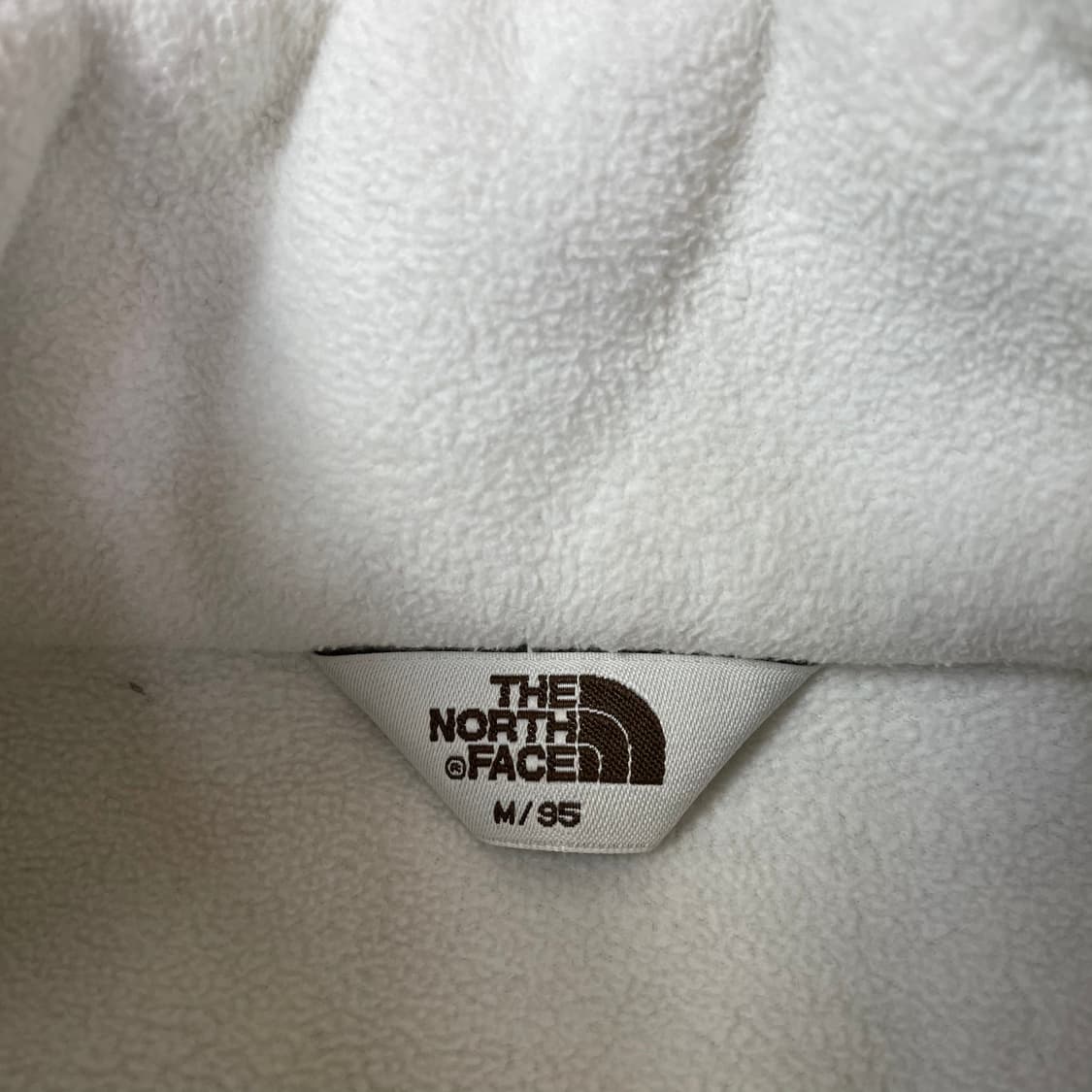 노스페이스 브라운 로고 화이트 뽀글이 플리스 자켓 M 상품이미지4