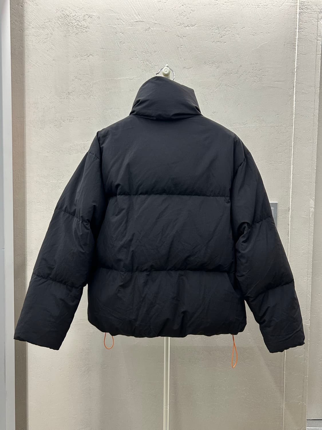 커스텀멜로우 블랙 하이넥 구스 다운 패딩 점퍼 상품이미지3