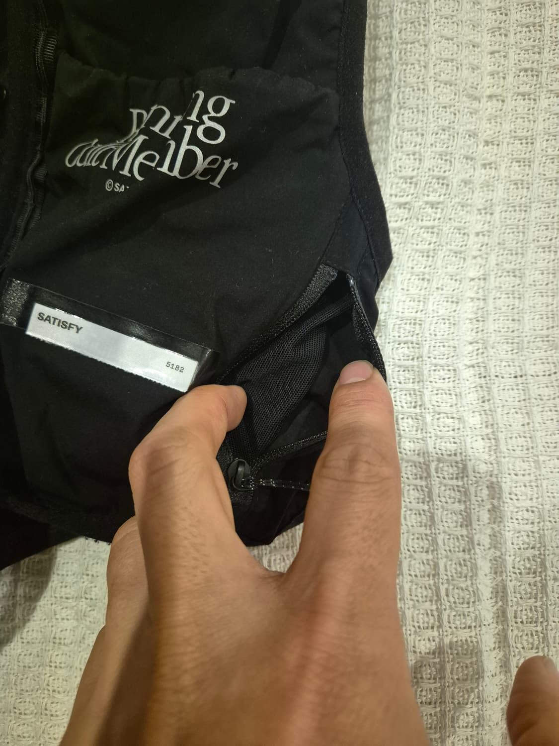 새티스파이 SATISFY 러닝 베스트 블랙 + 플라스크 상품이미지6