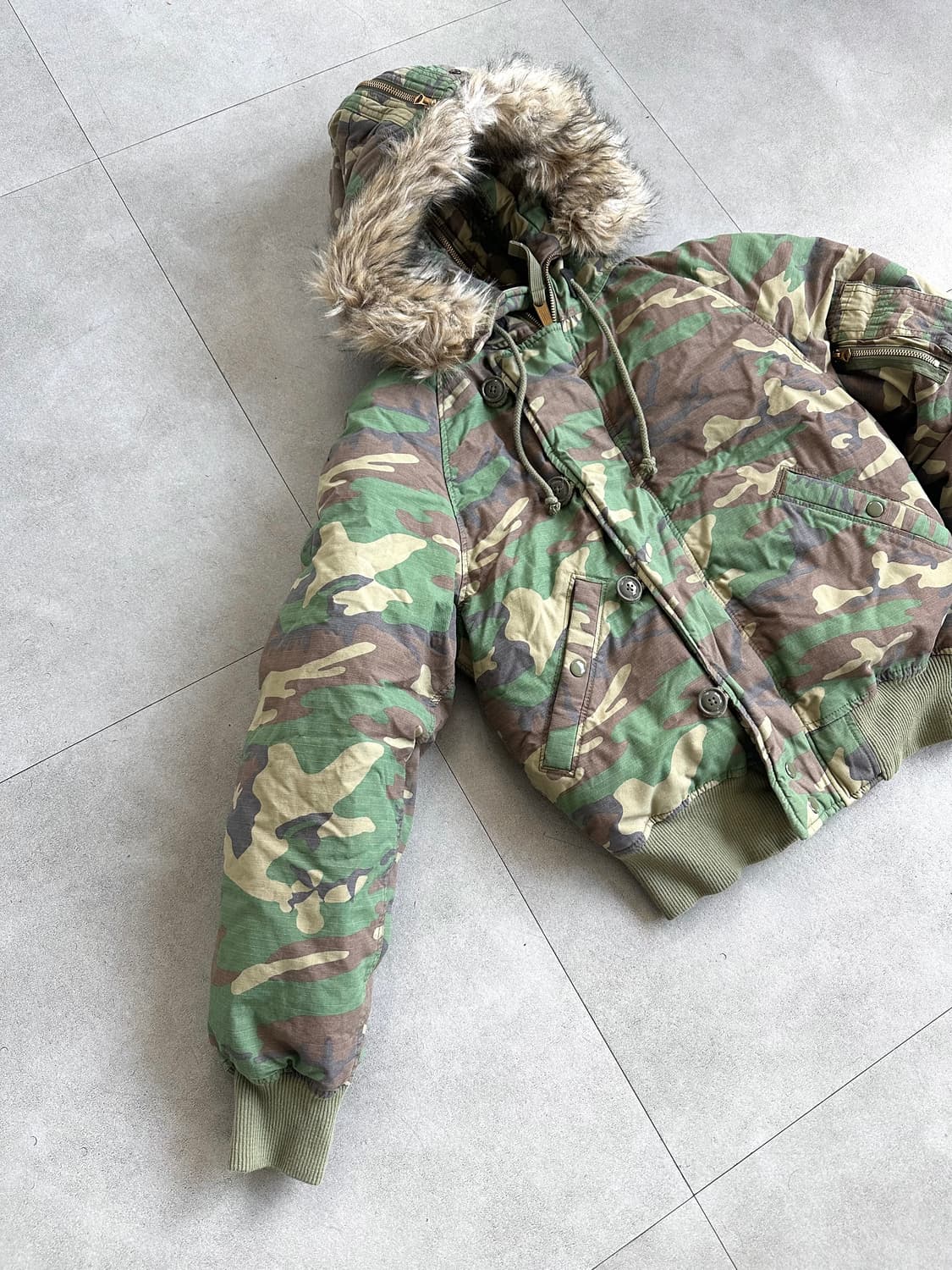 랄프로렌 카모 퍼 후드 크롭 봄버 상품이미지3