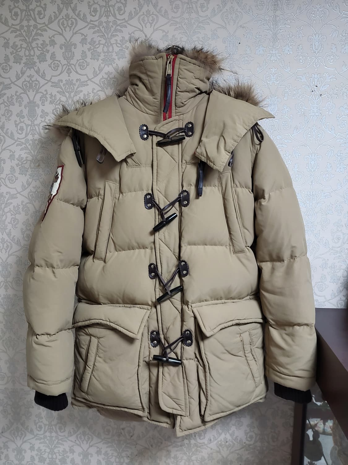 디스퀘어드 더블라쿤 방패패딩 상품이미지1