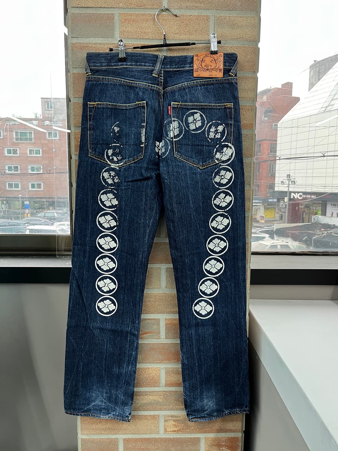 EVISU 백 프린팅 포인트 데님 팬츠 상품이미지9