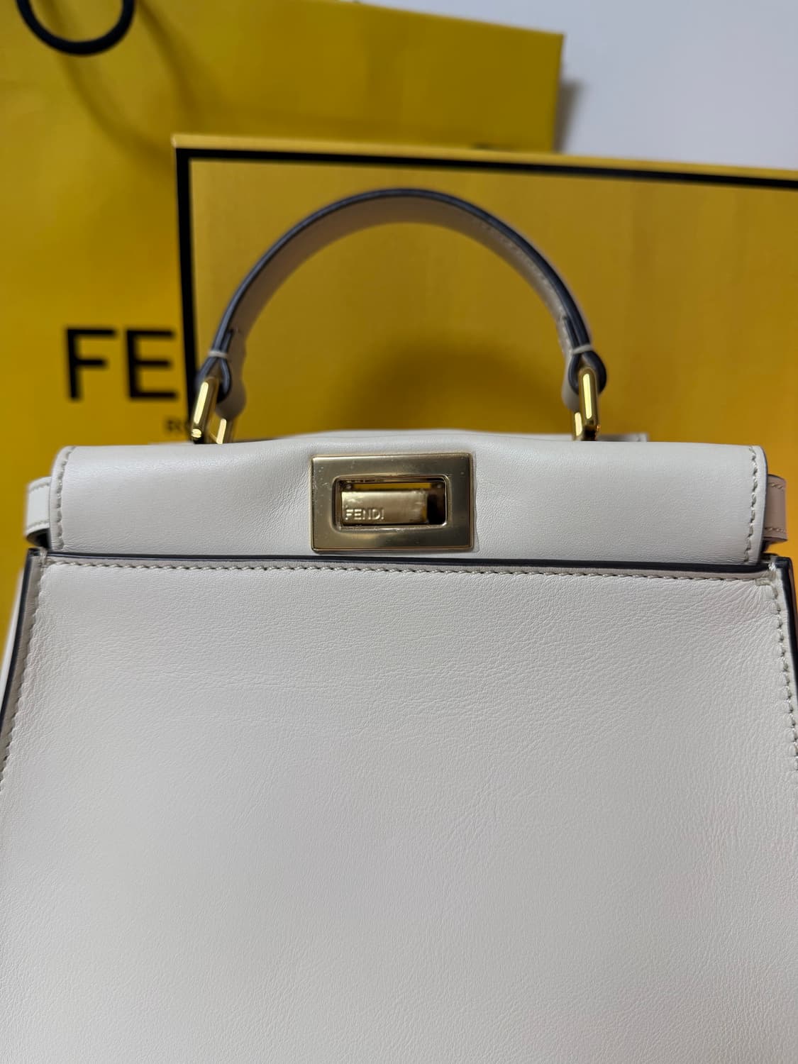 ✨새상품👜펜디 피카부 미니백👜 상품이미지7