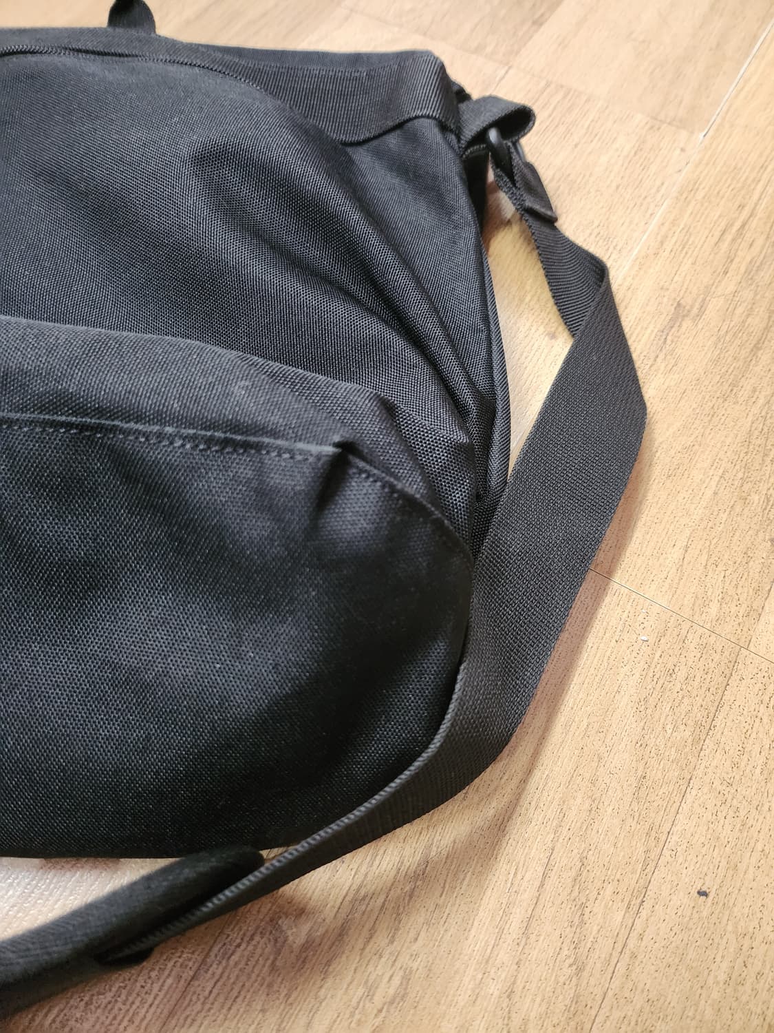 400) 르꼬끄 빅로고 메쉬포켓 메신저백 상품이미지5