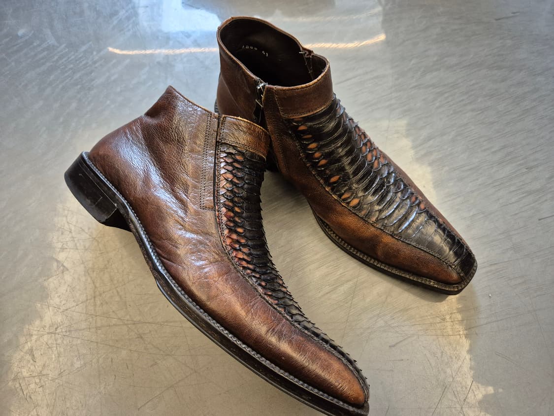 LORENZI ITALY PYTHON ANKLE BOOTS 상품이미지1