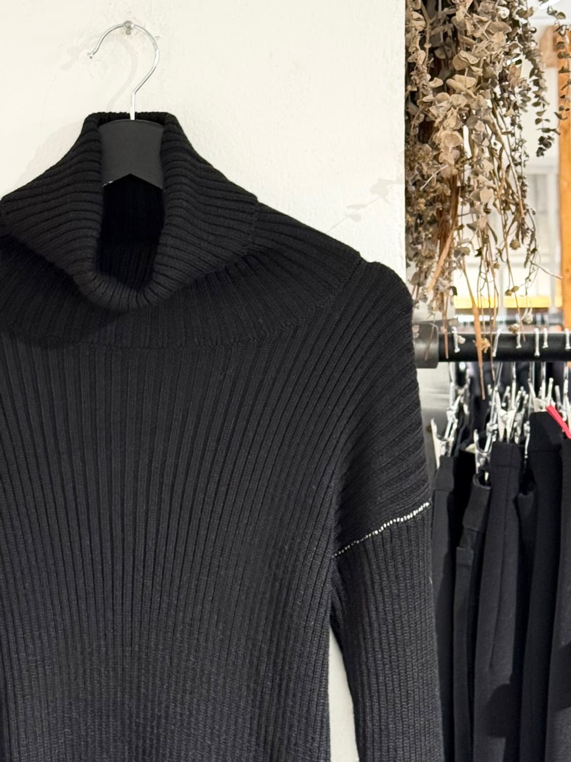 엠엠식스 블랙 하이넥 립니트 롱슬리브 탑 상품이미지3