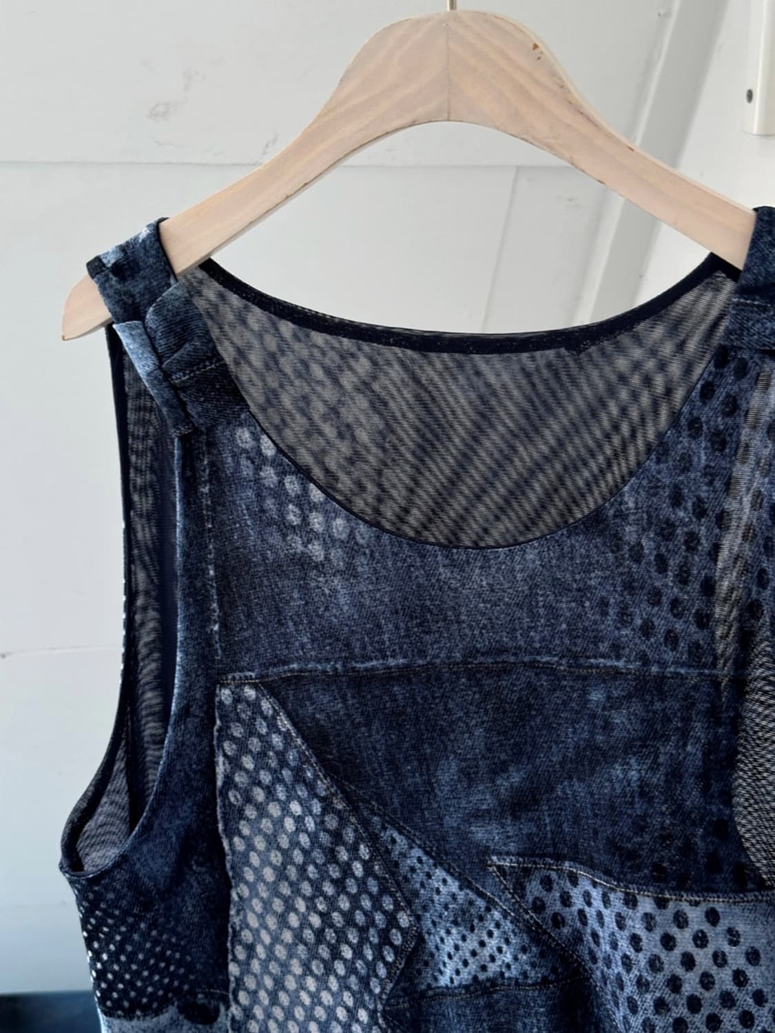 Sheer fabric fake layered sleeveless top 상품이미지3