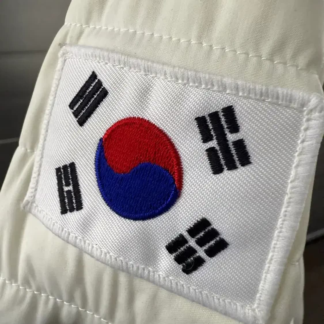 노스페이스 평창 여성 화이트 경량패딩 XL 이승훈선수 싸인 상품이미지5
