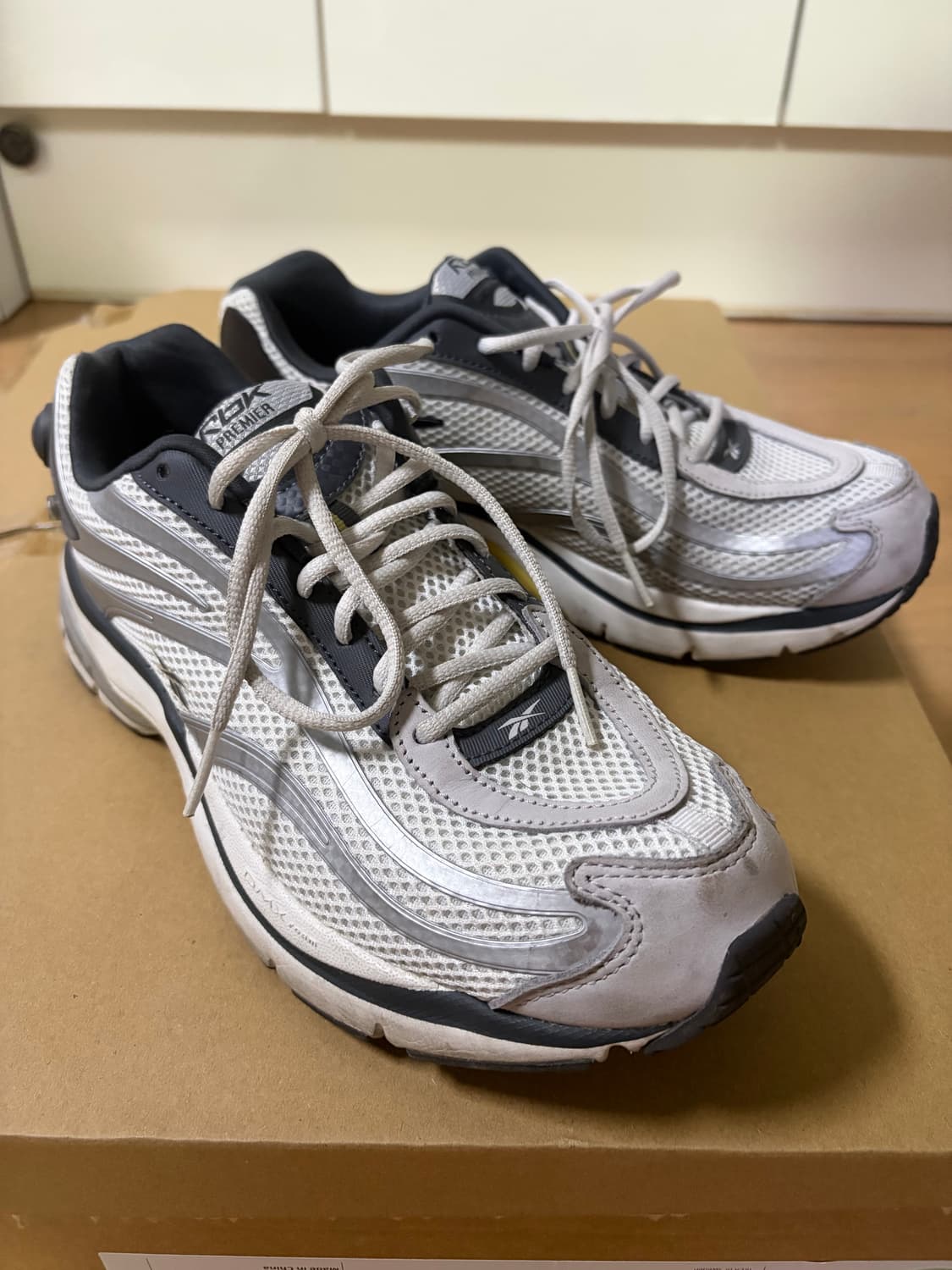 리복X라이풀 RBK 프리미어 펌프 패리스 (265) 상품이미지1