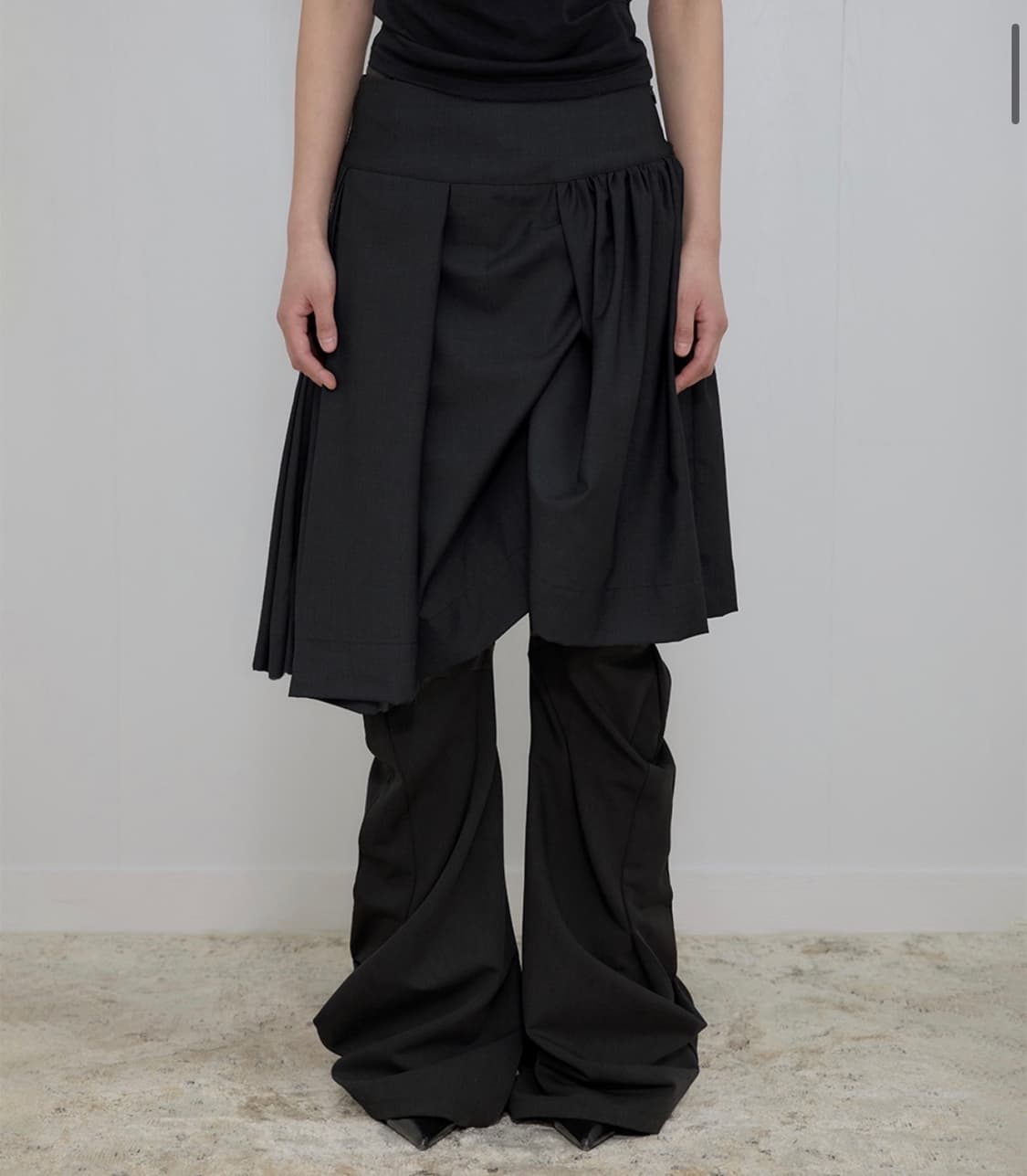 플레어업 Asymmetrical Draped Midi Skirt 블랙 상품이미지1