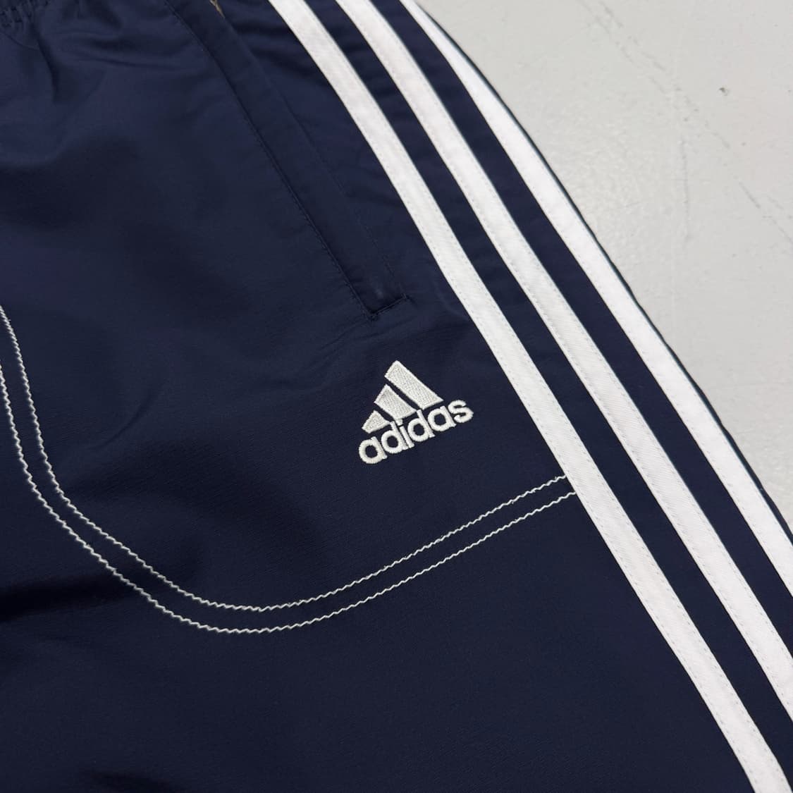 아디다스 00s 삼선 올드스쿨 바람막이 트랙팬츠 상품이미지3