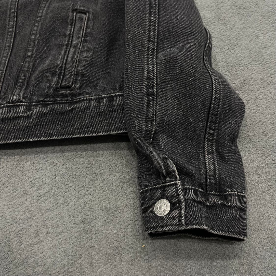M 리바이스 흑청 워싱 데님 트러커자켓 상품이미지3
