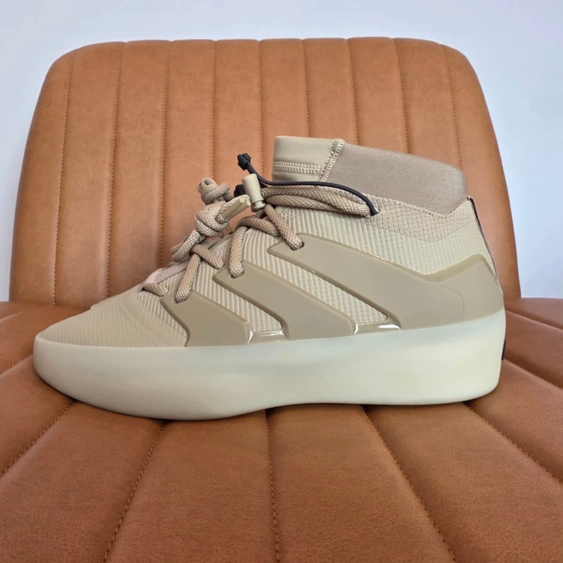 아디다스 X 피어 오브 갓 애슬레틱스 베스킷볼 클레이 295 상품이미지3