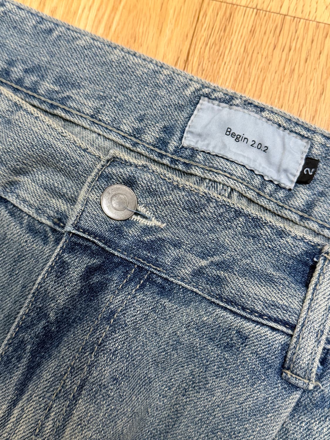 비긴 202 - 베네타 투턱 데님팬츠 블리치드 블루 (2) 상품이미지4