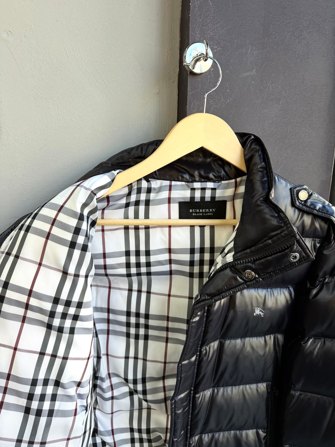 L/ 버버리 블랙라벨 로고 나일론 구스패딩 상품이미지6