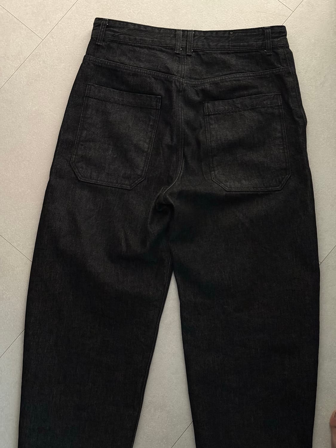 아트이프액츠 원턱 커브드 데님 블랙 (M) 상품이미지3