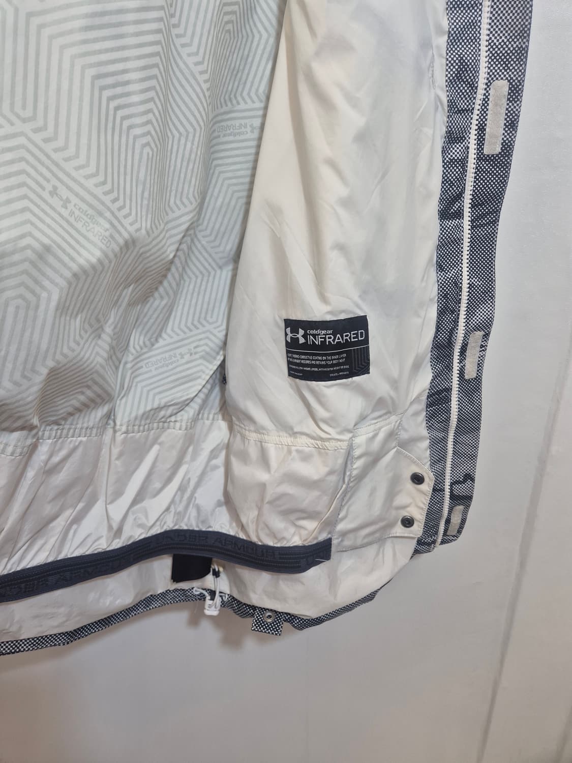 언더아머의  카모 패턴 후드 집업  L
사이즈  상품이미지7