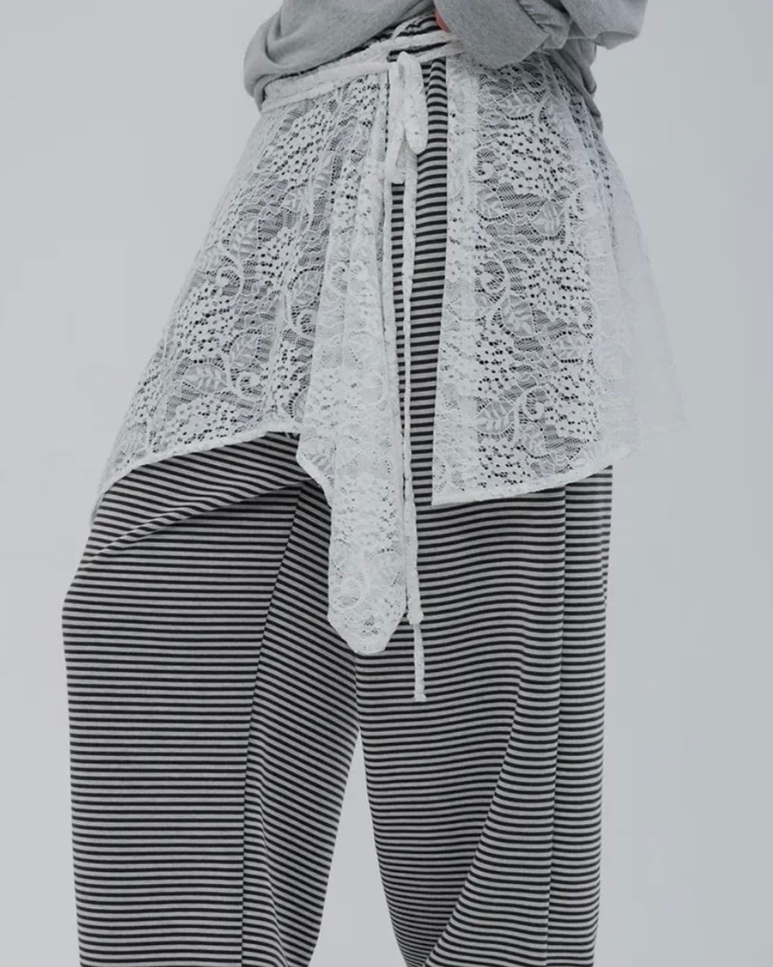 칙스 언발 레이스 랩 스커트 상품이미지1