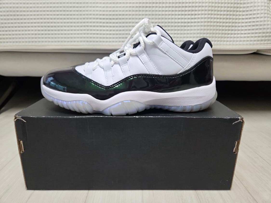조던 11 레트로 로우 이리디센트 [255, 새상품] 상품이미지3