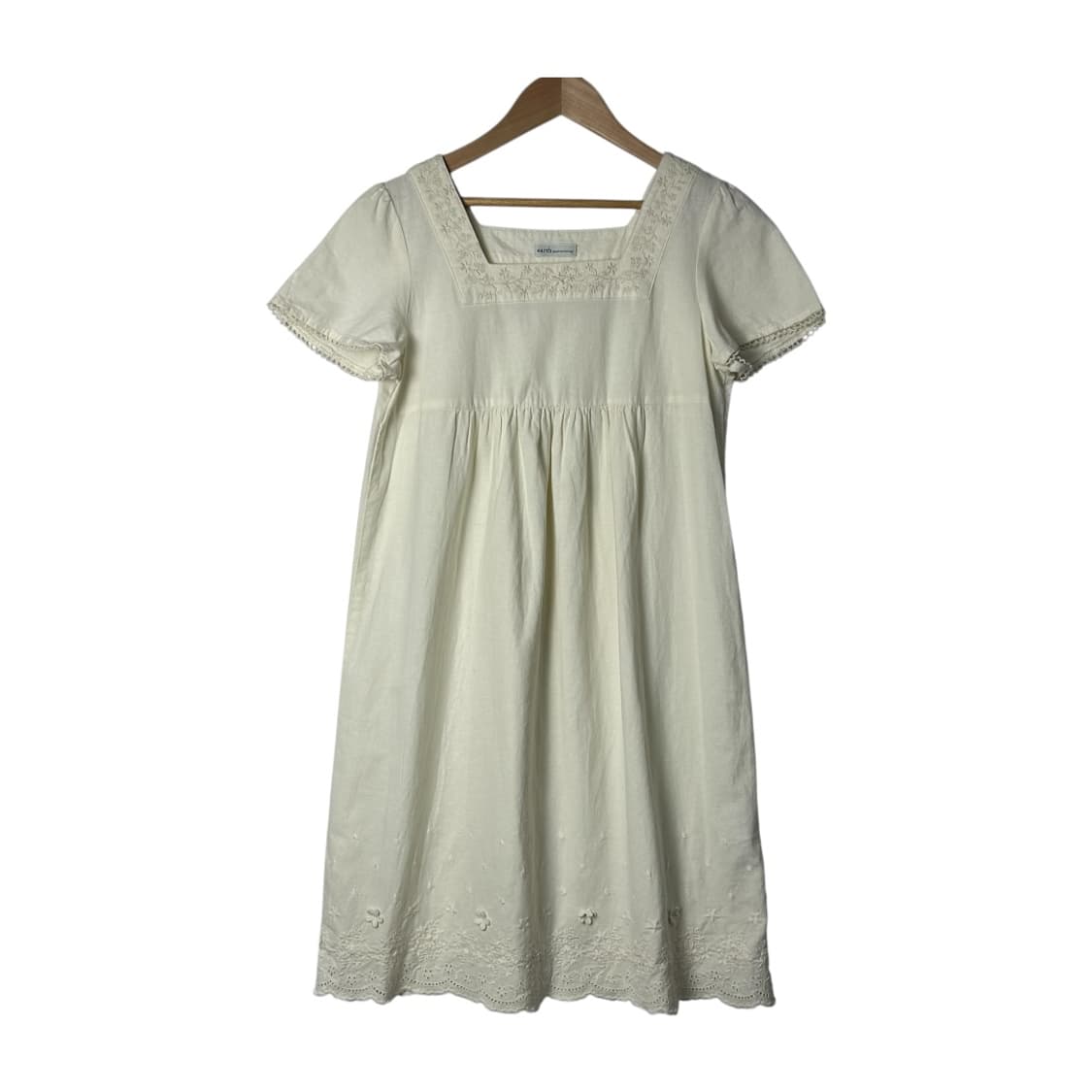 [earth Music&ecology] 모리걸 플라워자수 원피스 상품이미지1