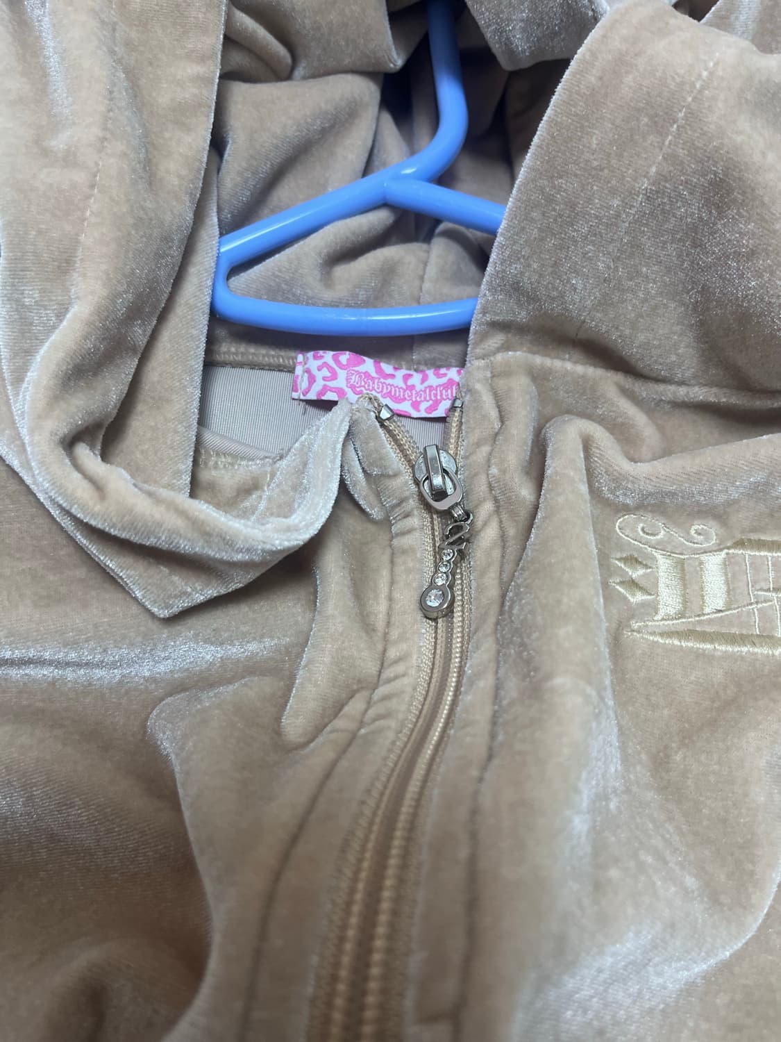 베메클 베이비메탈클럽 셋업 베이지 상의만 후드집업 오네갸루 벨벳 상품이미지4