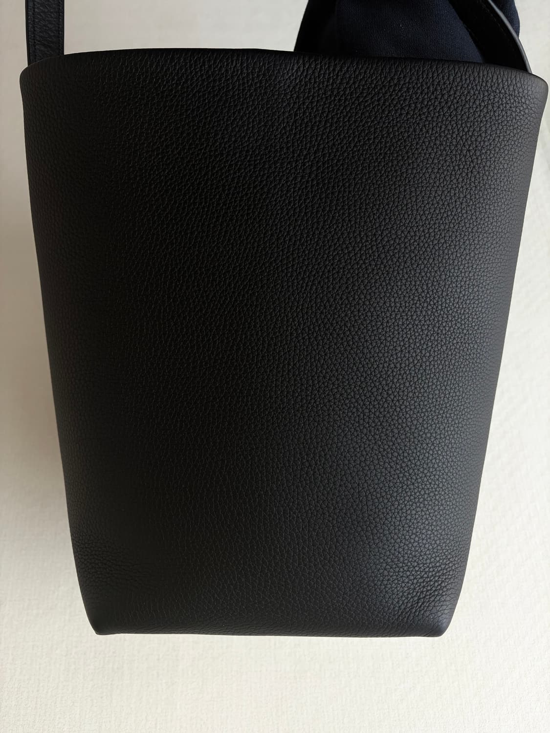 더로우 the row 파크백 미듐 블랙 상품이미지3