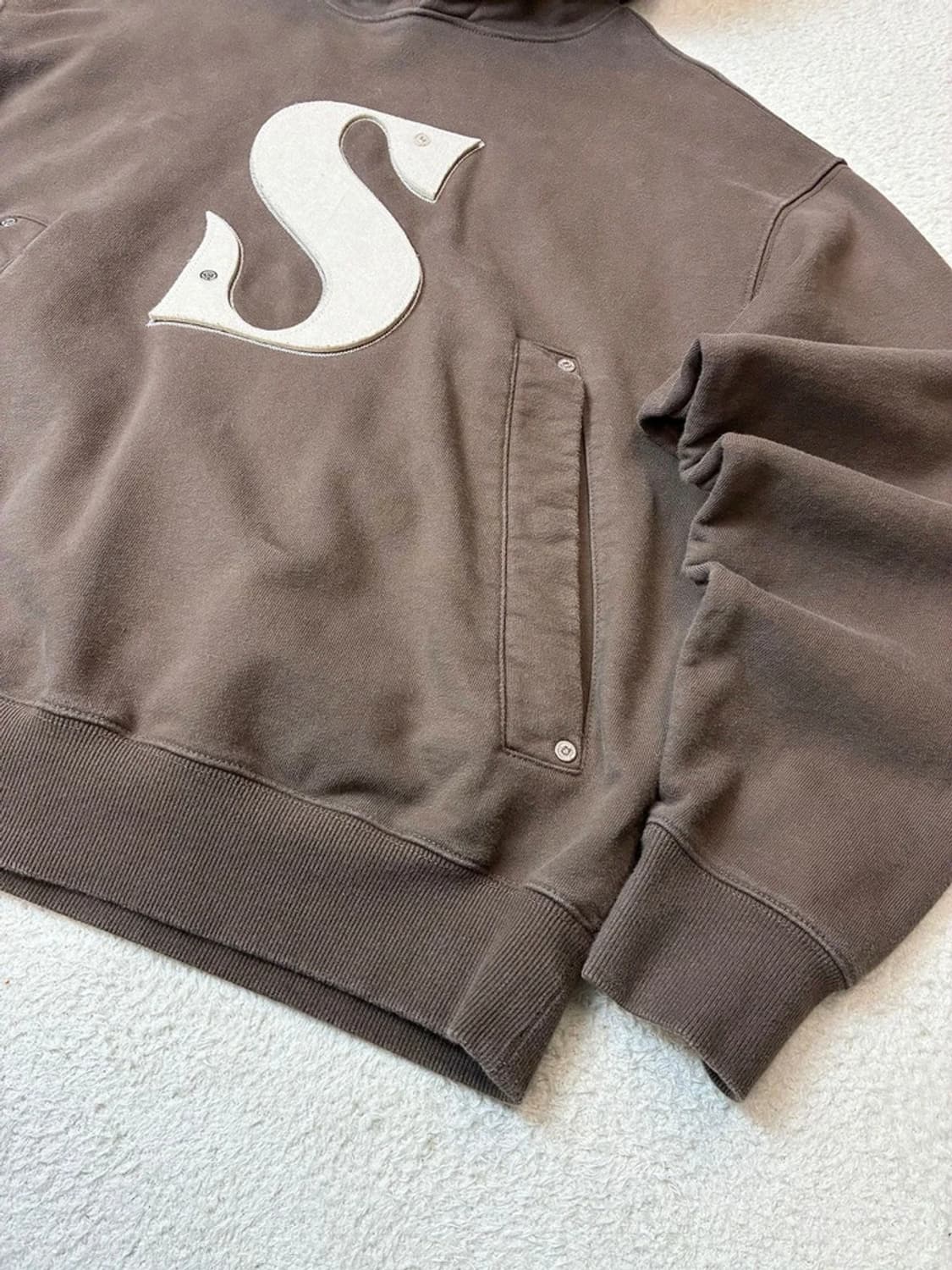 세터 SATUR 23ss 리벳 아플리케 포켓 후드티 PN6225 상품이미지3