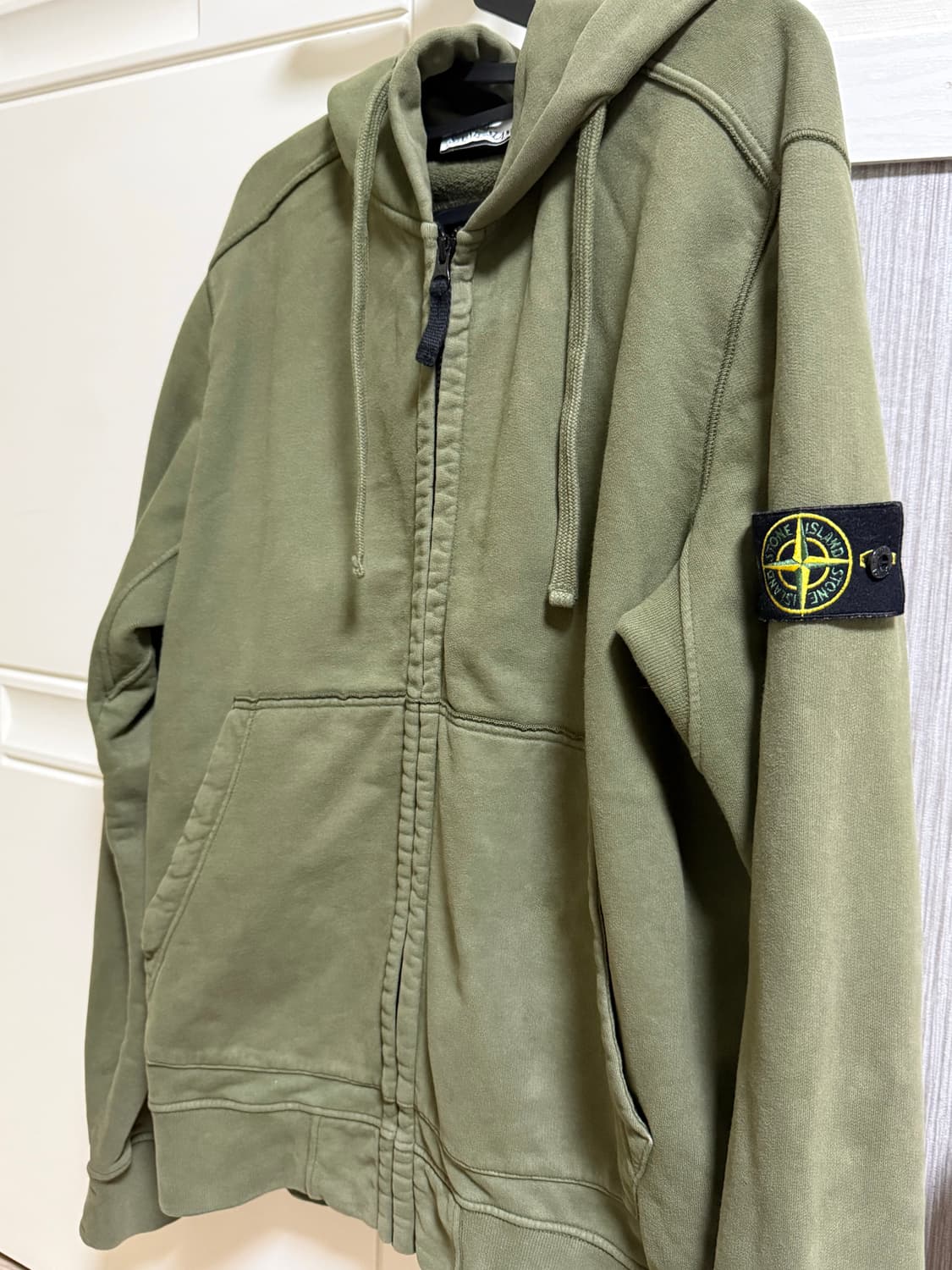 금요일까지만24 2FW 스톤아일랜드 후드집업 올리브그린 L사이즈 상품이미지1