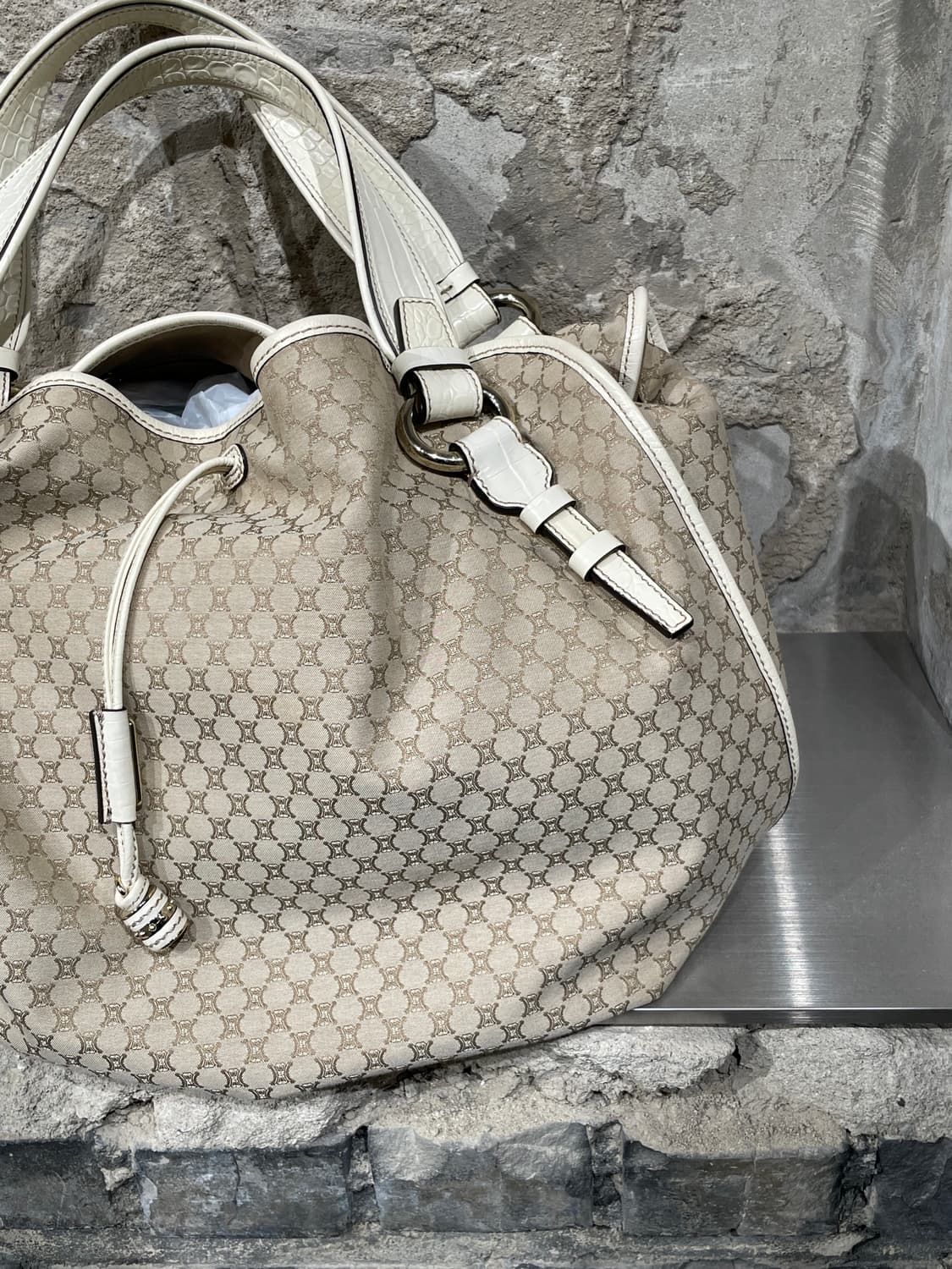 셀린느 라이트 베이지 마카담 호보 토트백 상품이미지6