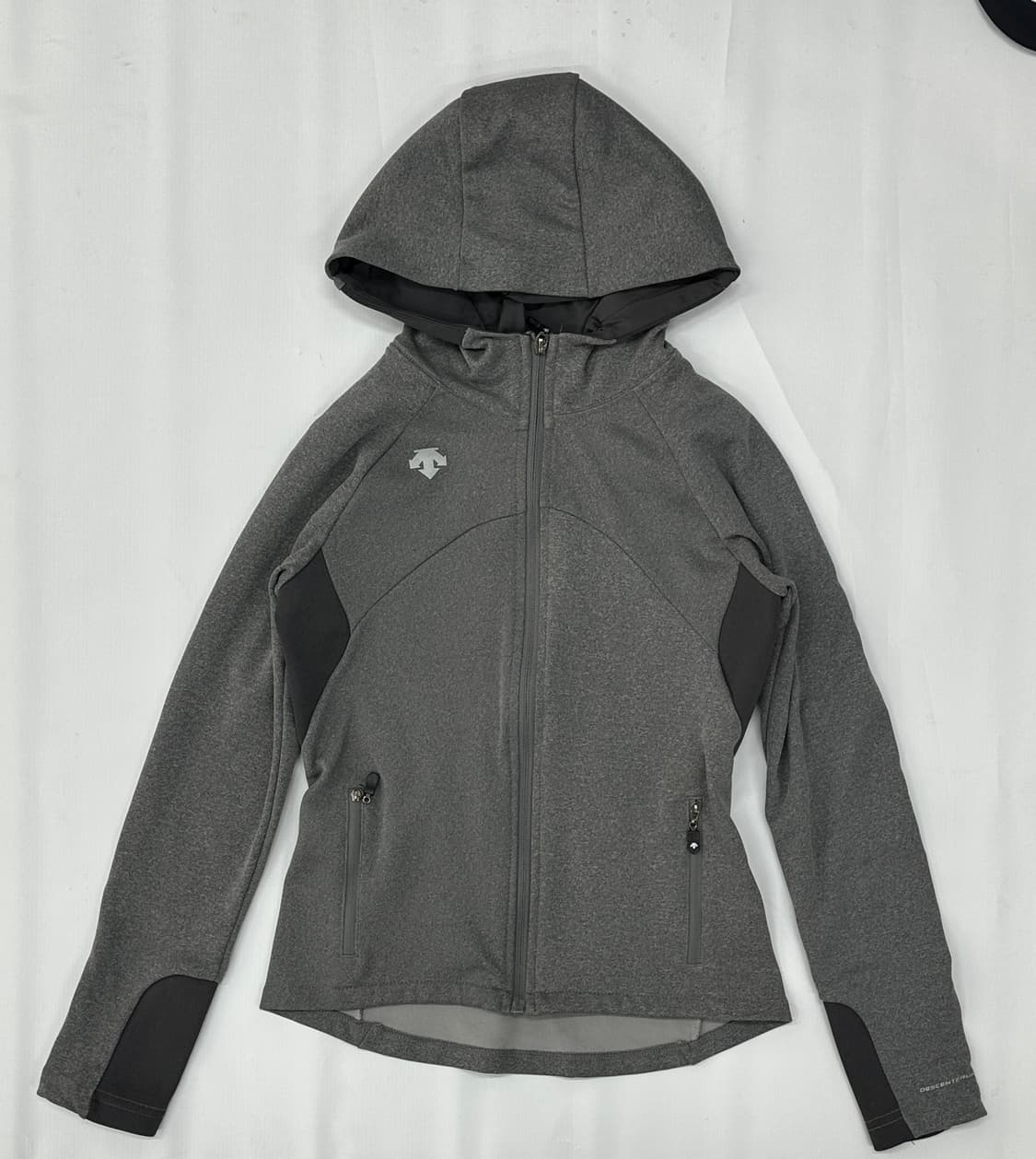 데상트 슬림 러닝 그레이 트레이닝복 Y2K 후드집업 상품이미지1