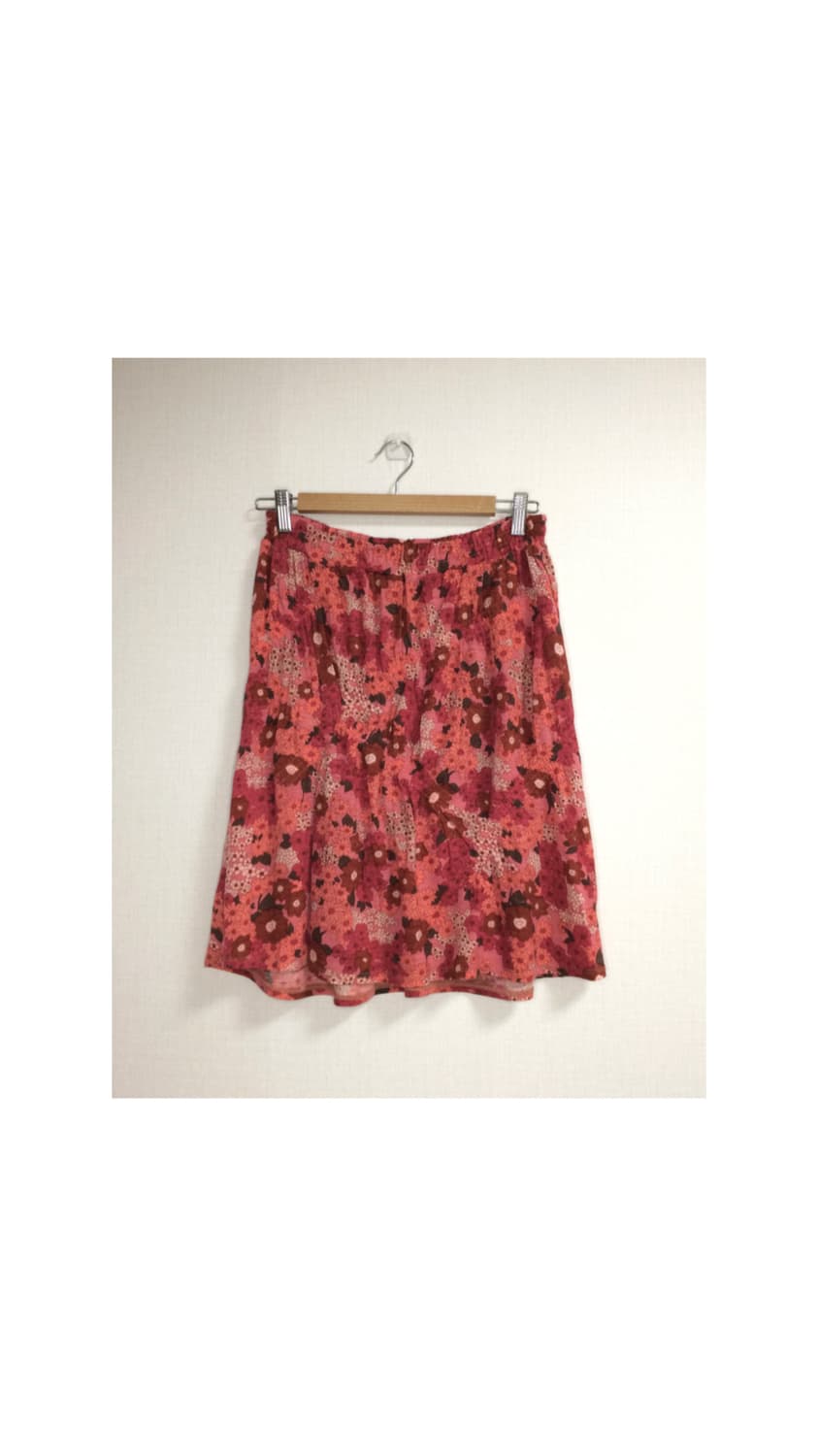 스나오 쿠와하라 플라워 셔링 레드 미디 스커트 상품이미지1