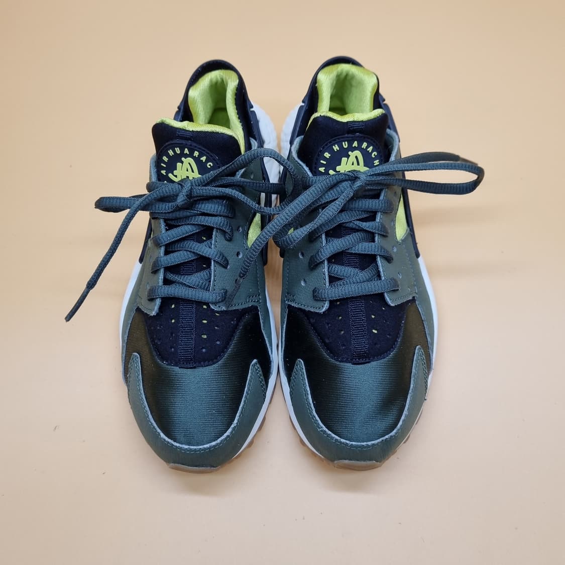 나이키 에어허라취 카키 운동화 실사이즈225. 상품이미지2