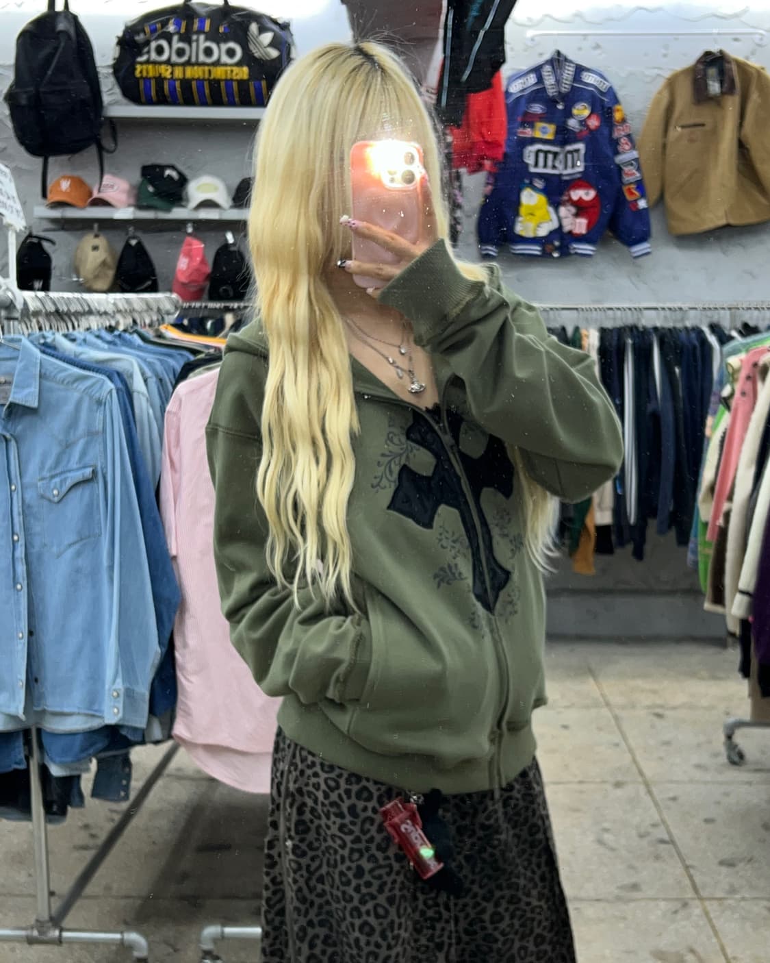 착샷O 아캄 크로스 카키 후드집업 상품이미지4