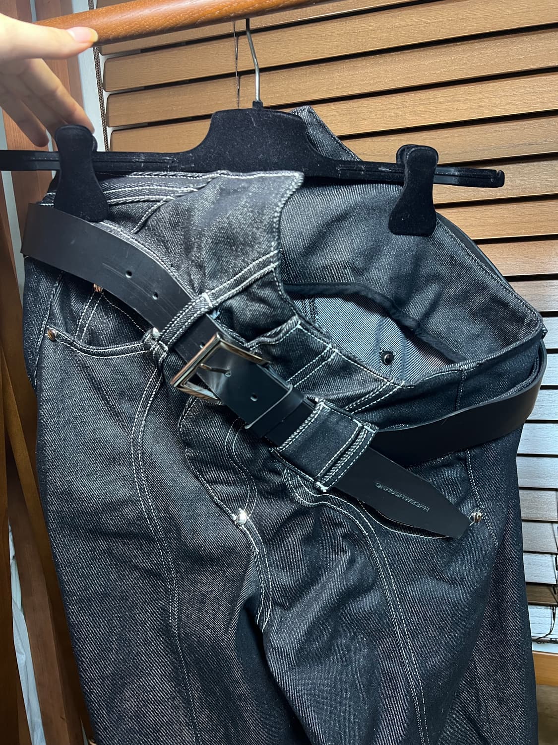 [30] onrushw23fh 온러쉬 비대칭 데님 팬츠 상품이미지2