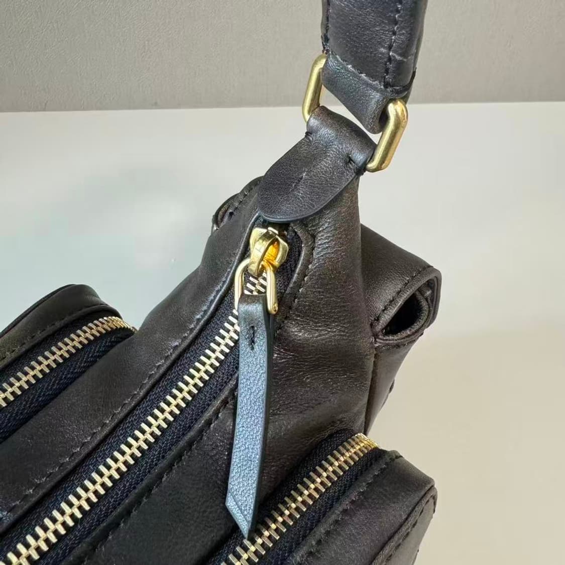 미우 미우 나파 레더 호보백 블랙 5BC146 상품이미지5