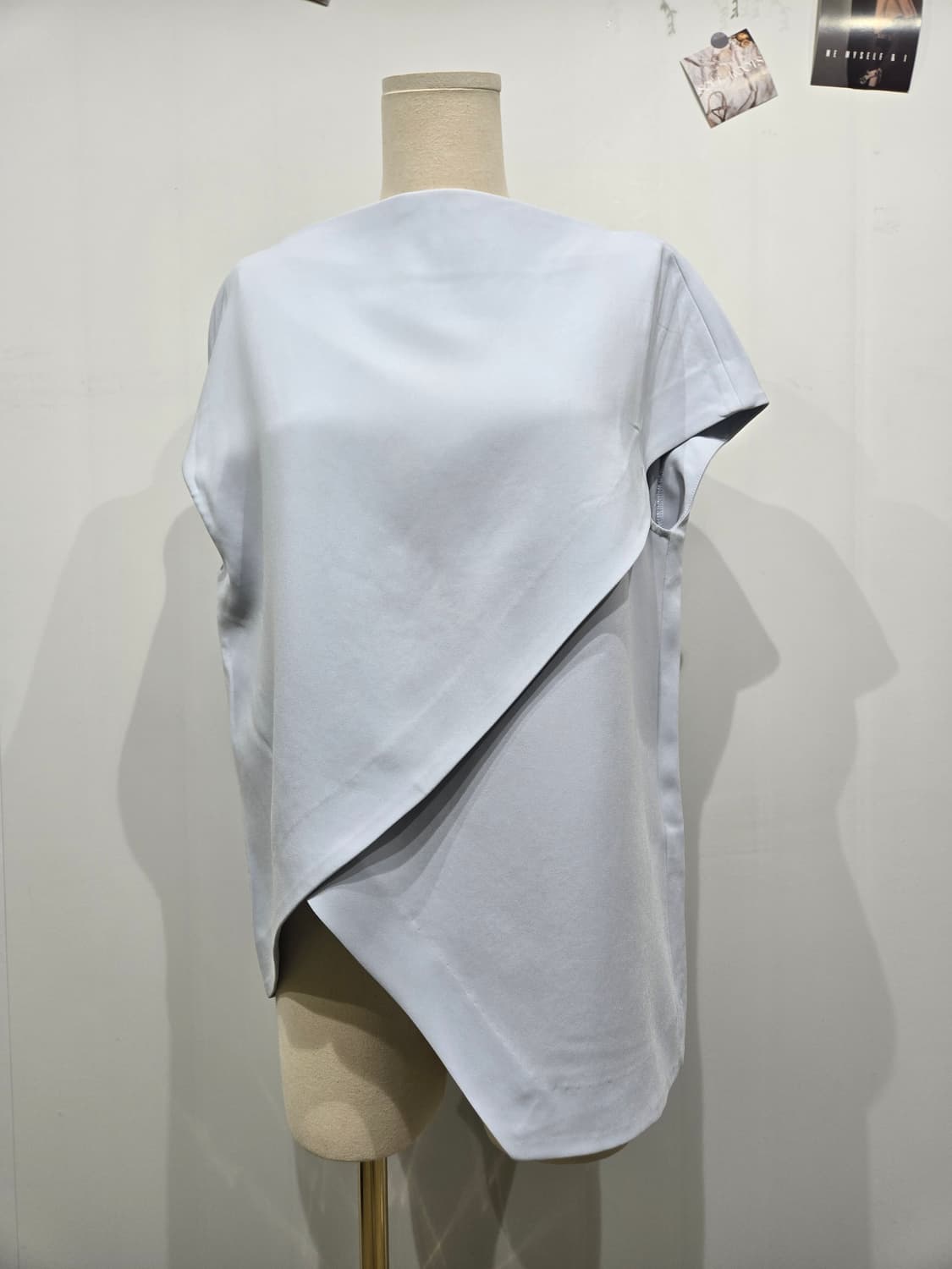 엔폴드 언발란스 랩 스타일 블라우스 하늘색 상품이미지1