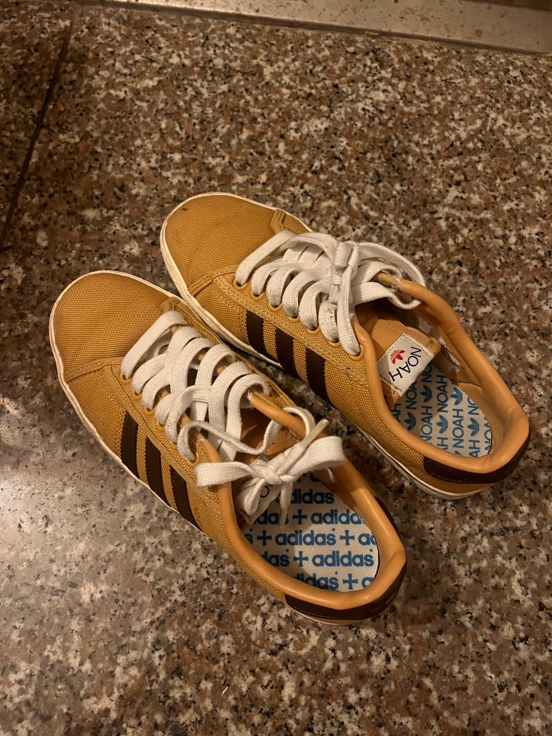 아디다스 x 노아 브라운 스니커즈 상품이미지1
