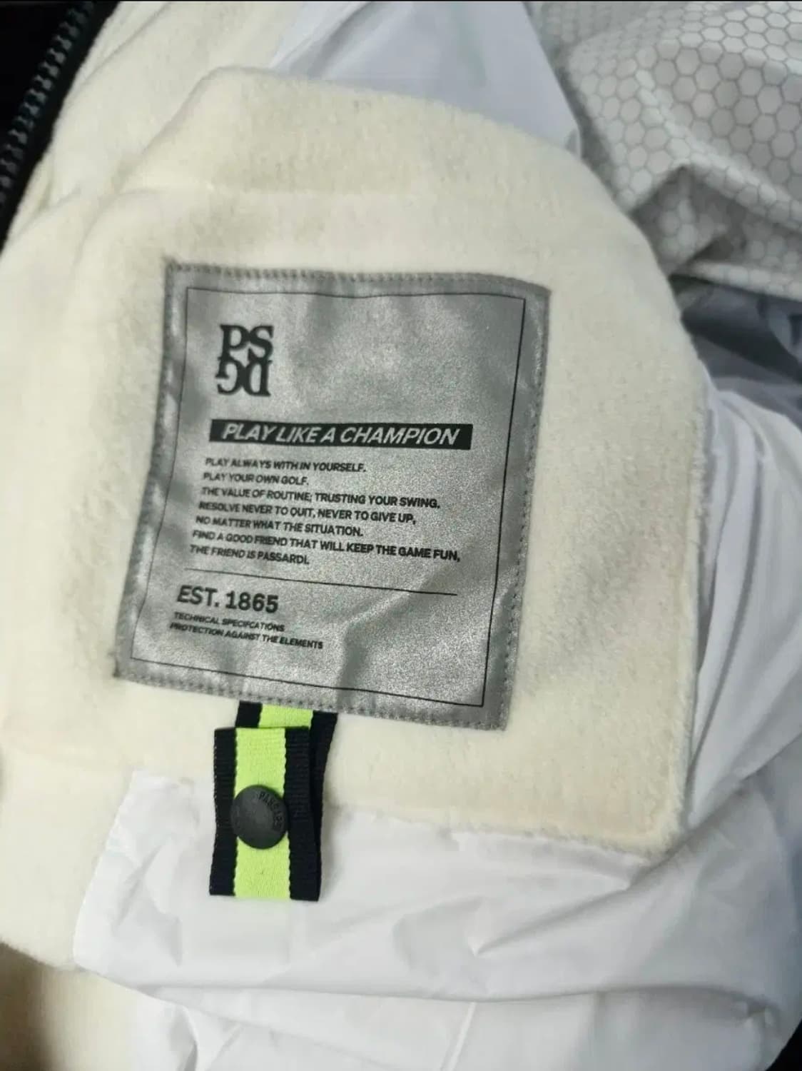 파사디 패딩 미착용 상품이미지5