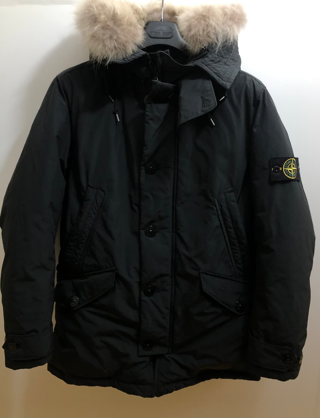 스톤아일랜드 코요테 퍼 덕다운 마이크로 랩스 롱패딩 블랙 상품이미지1