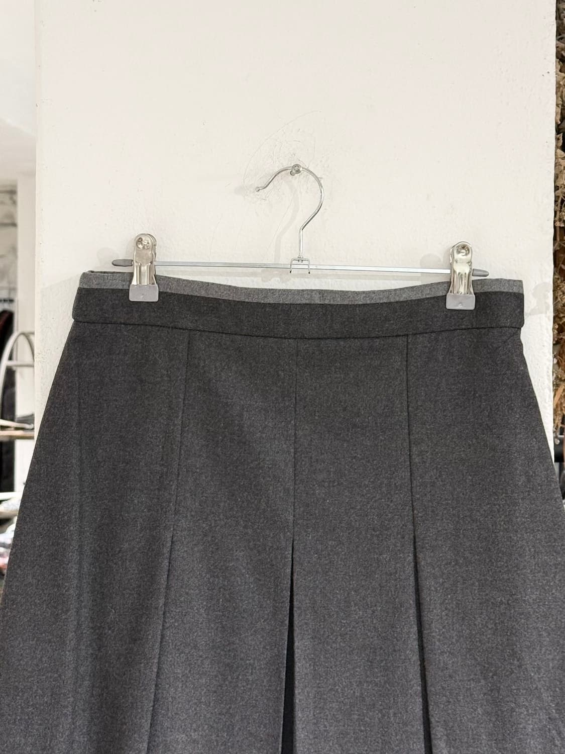 입생로랑 그레이 라나 버진 플리스울 플리츠 미니 스커트  상품이미지2