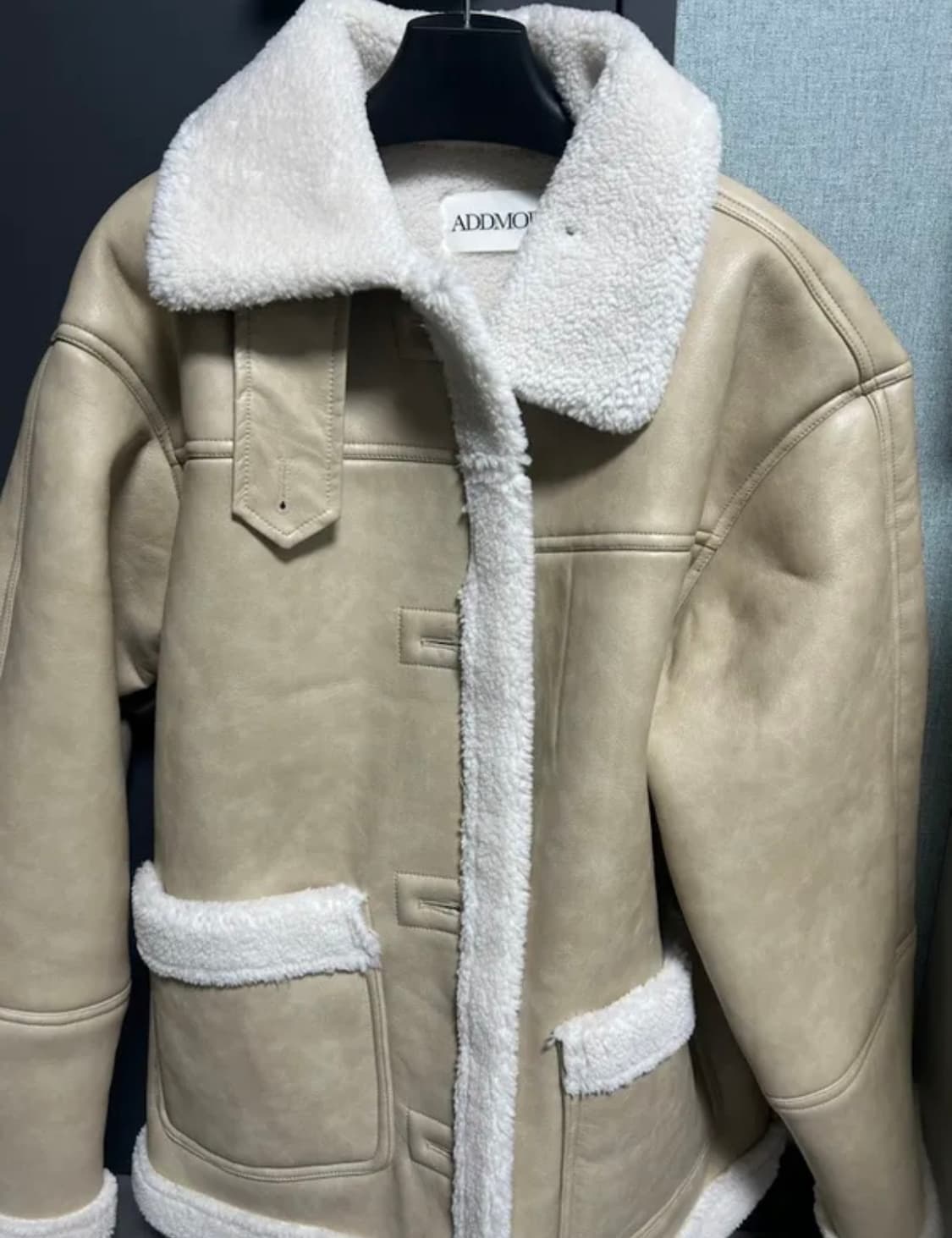 에드모어 하프 레더 무스탕 코트 [빈베이지] 상품이미지4