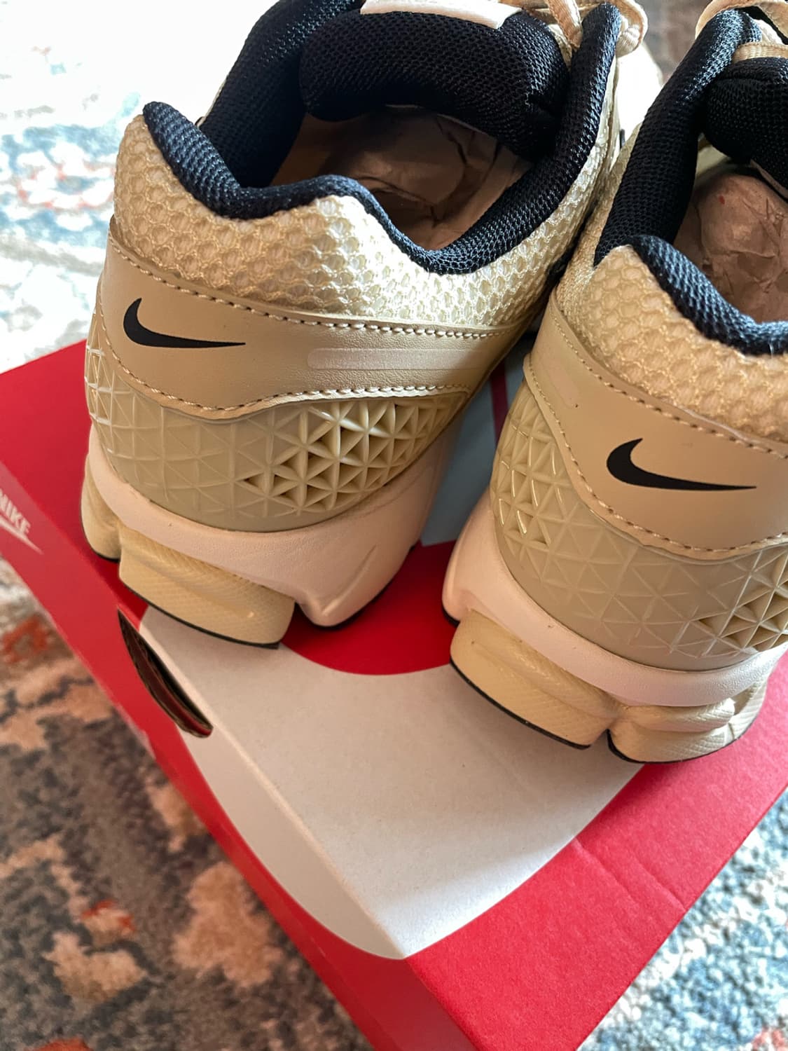 나이키 줌 보메로 5 골드 화이트(새제품,270) 상품이미지5