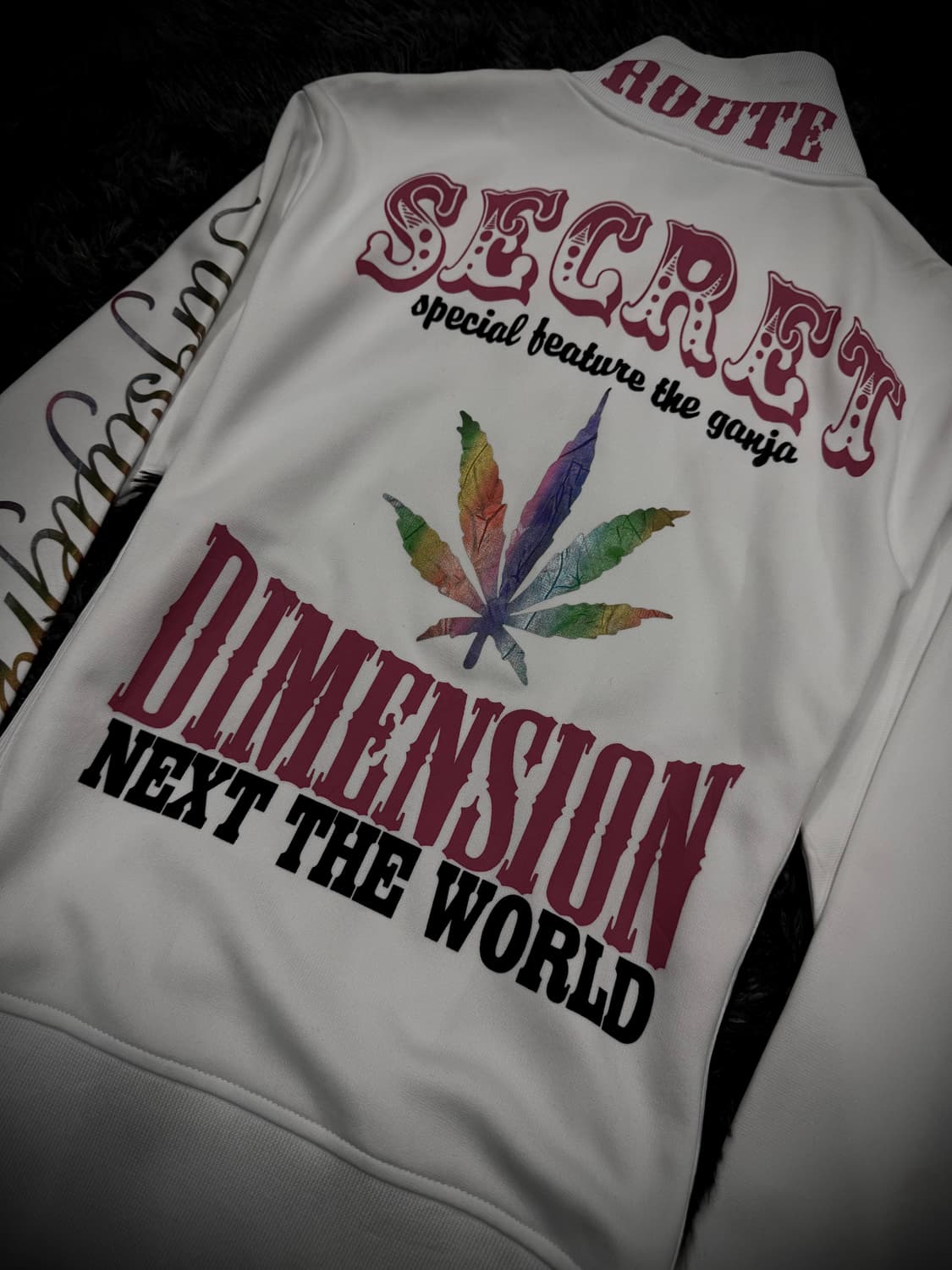 마리화나 그래픽 레터링 하이넥 트랙탑 상품이미지5