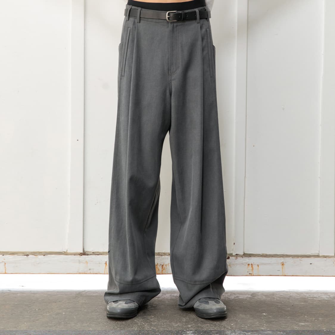 (1사이즈) 비긴202 나이코마 투턱 팬츠 V3 빈티지 그레이  상품이미지1